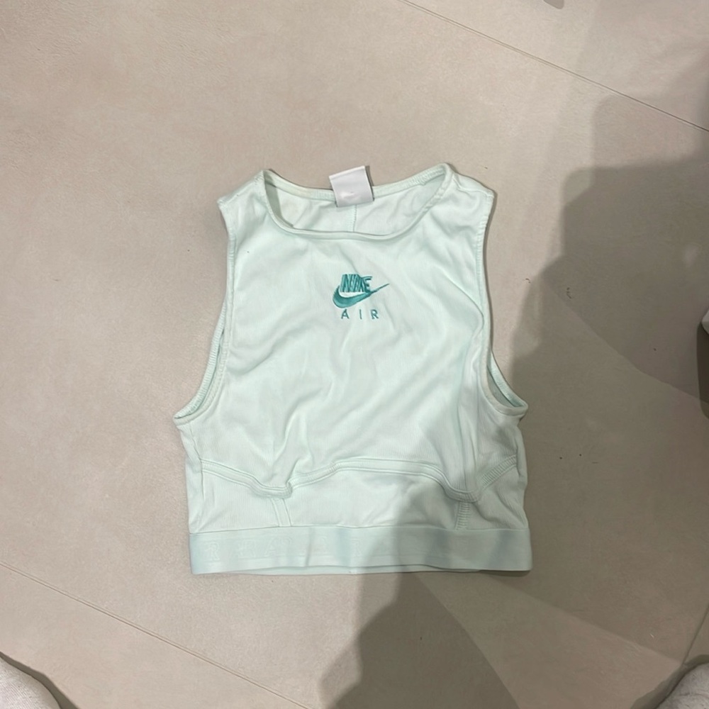 Nike top